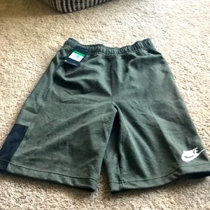 NWT Nike Boys XL shorts